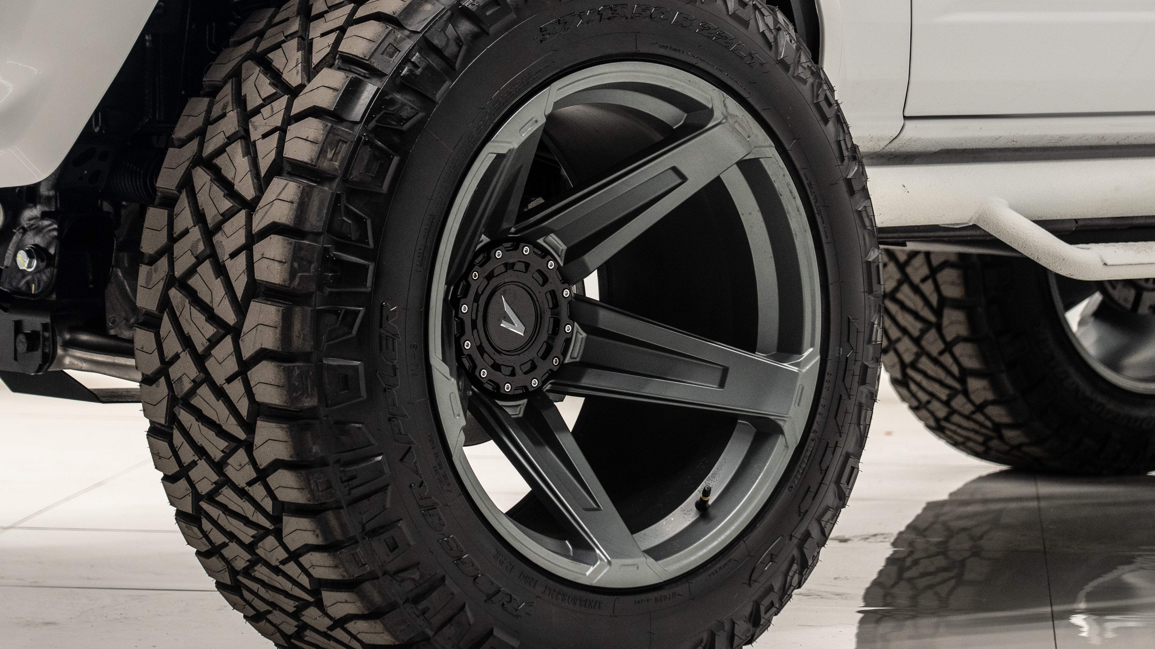 Ford Bronco Apocalypse 5 Spoke Wheel 6 Lug (Silver) - Image 3